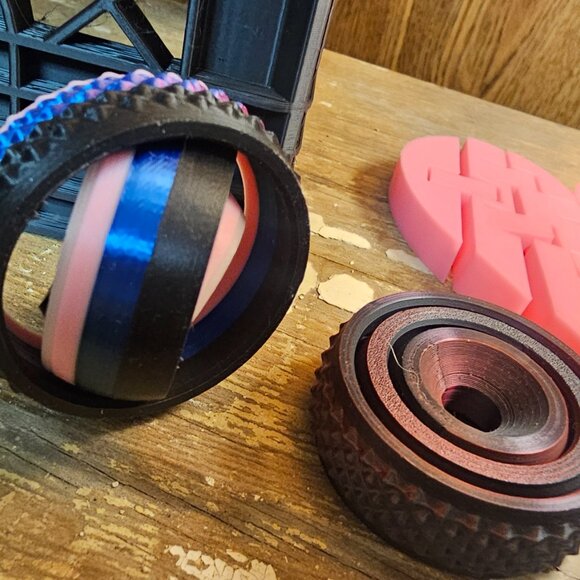 Fidgets - Picture 7 of 10